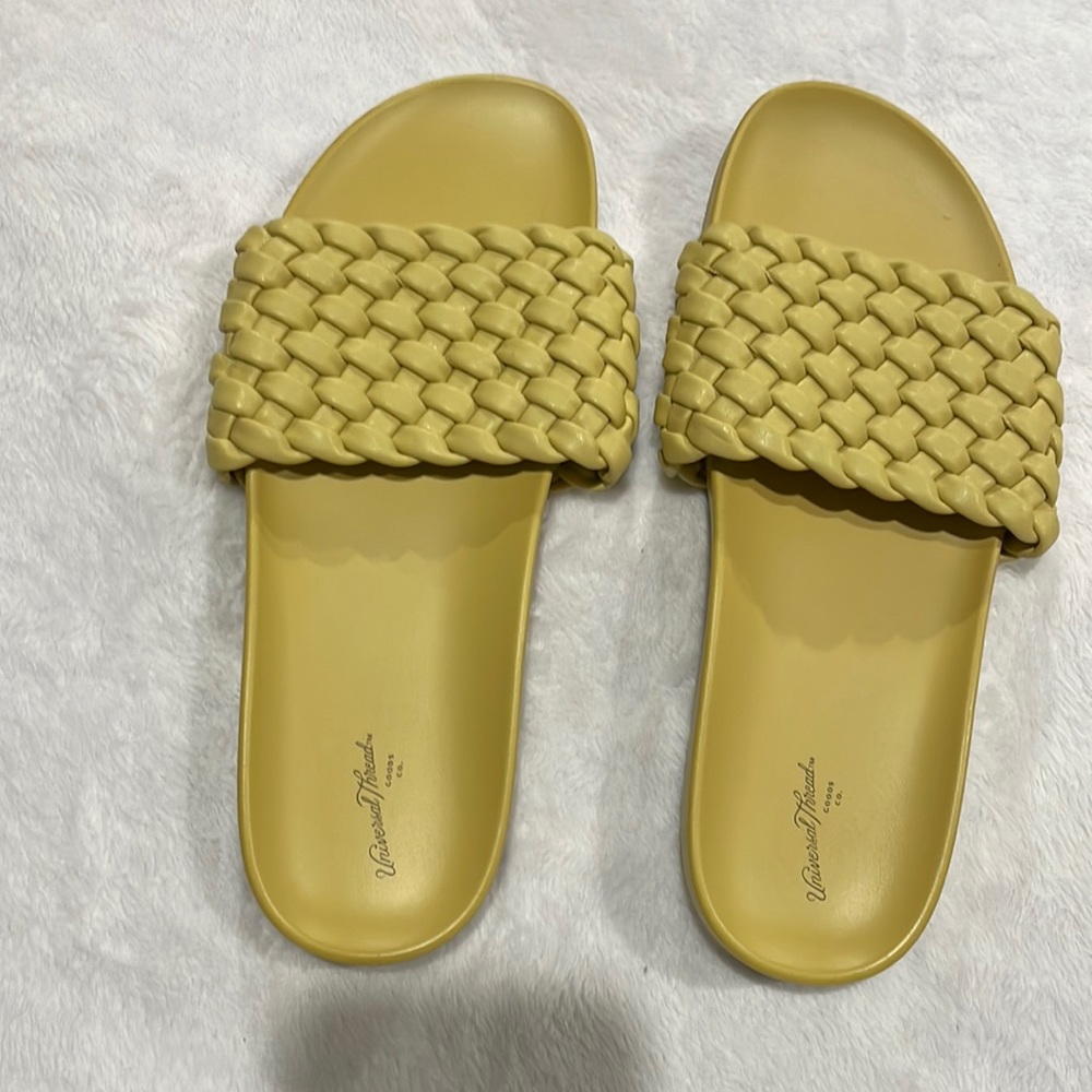 Universal Thread Knotted Sandal/slide.  Size 8.5